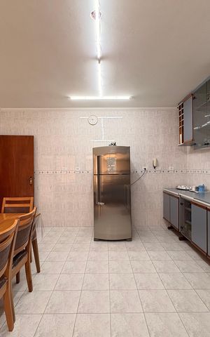 Casa à venda com 433m², 3 quartos e 6 vagas Casa à venda com 433m², 3 quartos e 6 vagasCozinha