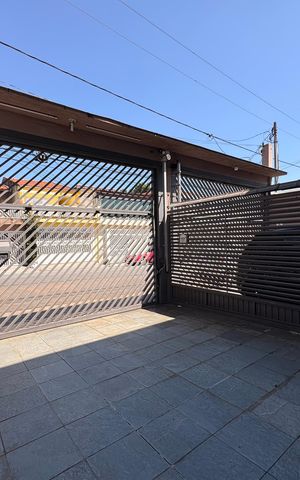 Casa à venda com 433m², 3 quartos e 6 vagas Casa à venda com 433m², 3 quartos e 6 vagasGaragem