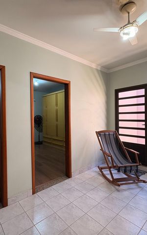 Casa à venda com 433m², 3 quartos e 6 vagas Casa à venda com 433m², 3 quartos e 6 vagasSalva de tv