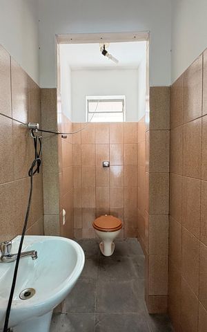 Casa à venda com 433m², 3 quartos e 6 vagas Casa à venda com 433m², 3 quartos e 6 vagasBanheiro salão 2