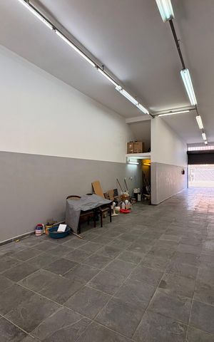 Casa à venda com 433m², 3 quartos e 6 vagas Casa à venda com 433m², 3 quartos e 6 vagasSalão