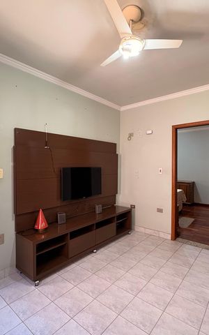 Casa à venda com 433m², 3 quartos e 6 vagas Casa à venda com 433m², 3 quartos e 6 vagasSalva de tv