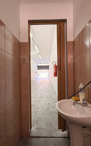 Casa à venda com 433m², 3 quartos e 6 vagas Casa à venda com 433m², 3 quartos e 6 vagasBanheiro salão 2