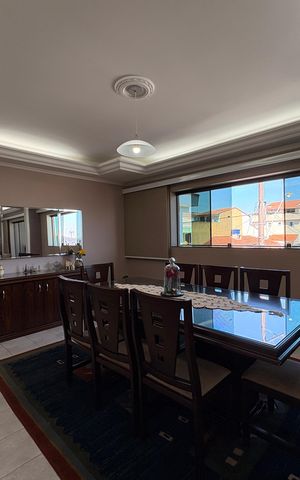 Casa à venda com 433m², 3 quartos e 6 vagas Casa à venda com 433m², 3 quartos e 6 vagasSala