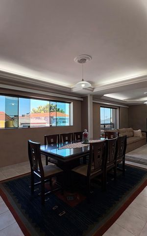 Casa à venda com 433m², 3 quartos e 6 vagas Casa à venda com 433m², 3 quartos e 6 vagasSala