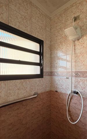 Casa à venda com 433m², 3 quartos e 6 vagas Casa à venda com 433m², 3 quartos e 6 vagasBanheiro da suíte 1