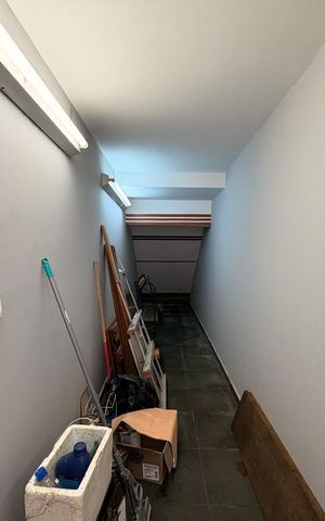 Casa à venda com 433m², 3 quartos e 6 vagas Casa à venda com 433m², 3 quartos e 6 vagasDepósito salão
