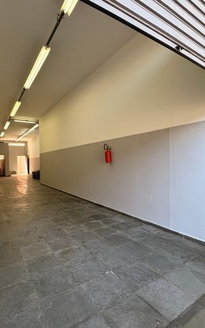 Casa à venda com 433m², 3 quartos e 6 vagas Casa à venda com 433m², 3 quartos e 6 vagasSalão