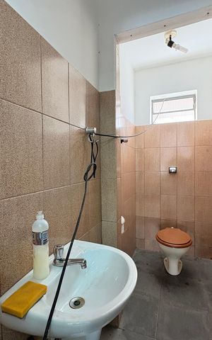 Casa à venda com 433m², 3 quartos e 6 vagas Casa à venda com 433m², 3 quartos e 6 vagasBanheiro salão 2