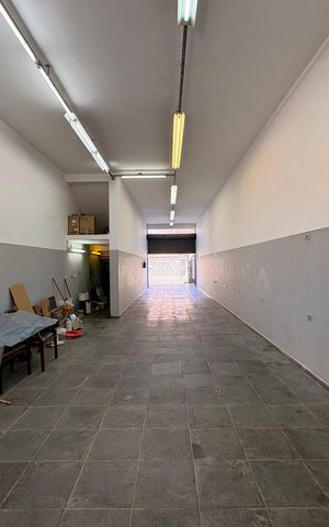 Casa à venda com 433m², 3 quartos e 6 vagas Casa à venda com 433m², 3 quartos e 6 vagasSalão