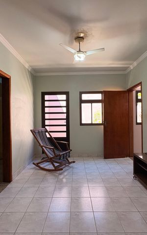 Casa à venda com 433m², 3 quartos e 6 vagas Casa à venda com 433m², 3 quartos e 6 vagasSalva de tv