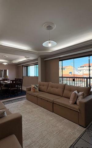 Casa à venda com 433m², 3 quartos e 6 vagas Casa à venda com 433m², 3 quartos e 6 vagasSala