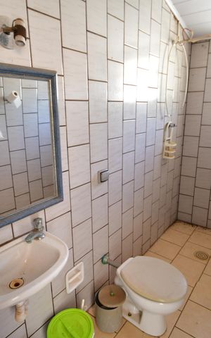 Casa à venda com 1000m², 2 quartos e 3 vagasBanheiro de serviço