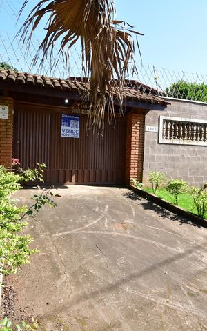 Casa à venda com 1000m², 2 quartos e 3 vagasFachada / Placa