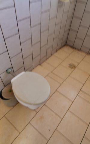 Casa à venda com 1000m², 2 quartos e 3 vagasBanheiro de serviço