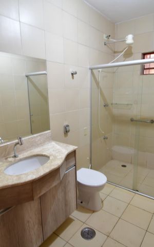 Casa à venda com 1000m², 2 quartos e 3 vagasBanheiro Suíte