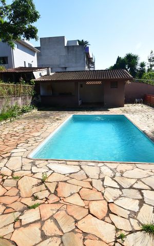 Casa à venda com 1000m², 2 quartos e 3 vagasPiscina