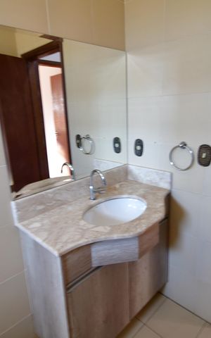 Casa à venda com 1000m², 2 quartos e 3 vagasBanheiro Social