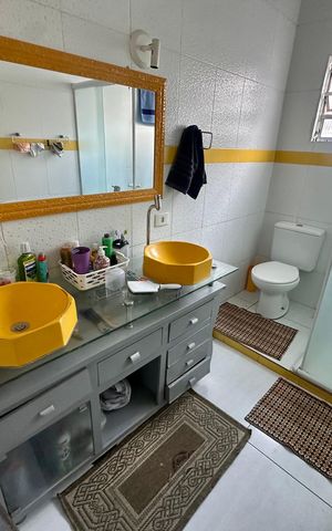 Casa à venda com 180m², 5 quartos e 2 vagasBanheiro