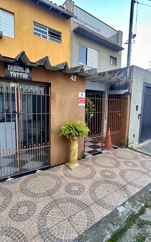 Casa à venda com 180m², 5 quartos e 2 vagasFachada
