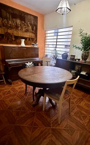 Casa à venda com 180m², 5 quartos e 2 vagasSala