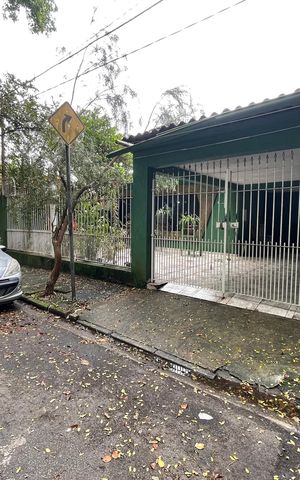 Casa para alugar com 130m², 5 quartos e 2 vagas Casa para alugar com 130m², 5 quartos e 2 vagasFachada
