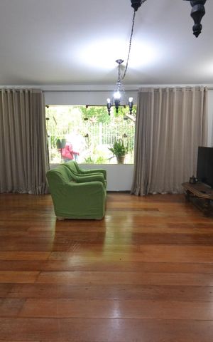 Casa para alugar com 130m², 5 quartos e 2 vagasSala