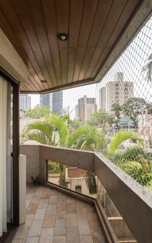 Apartamento para alugar com 120m², 3 quartos e 2 vagas Apartamento para alugar com 120m², 3 quartos e 2 vagasVaranda