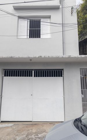 Casa para alugar com 65m², 2 quartos e 1 vaga Casa para alugar com 65m², 2 quartos e 1 vagaFachada