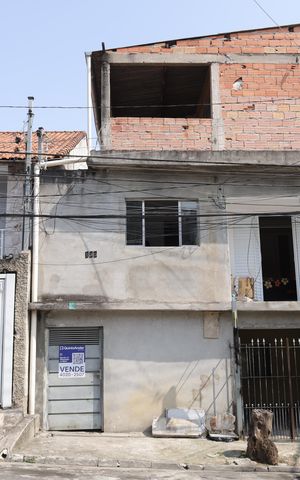 Casa à venda com 189m², 2 quartos e 2 vagasFachada - Placa GRANDE instalada no portão do imóvel, dia 28.09.2026 - Código da placa: KYET-231
