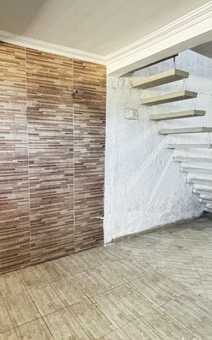 Casa à venda com 36m², 2 quartos e 1 vaga Casa à venda com 36m², 2 quartos e 1 vagaArea de Serviço - Garagem