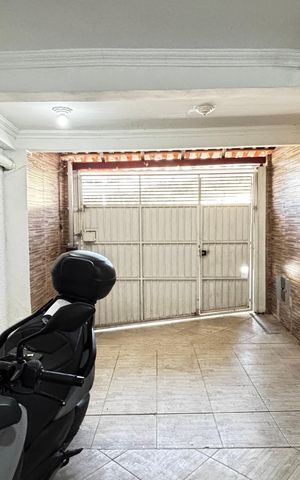 Casa à venda com 36m², 2 quartos e 1 vaga Casa à venda com 36m², 2 quartos e 1 vagaArea de Serviço - Garagem