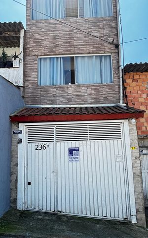 Casa à venda com 36m², 2 quartos e 1 vaga Casa à venda com 36m², 2 quartos e 1 vagaFachada