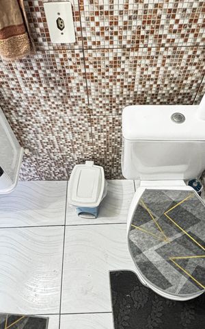 Casa à venda com 36m², 2 quartos e 1 vaga Casa à venda com 36m², 2 quartos e 1 vagaBanheiro