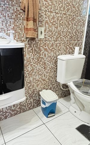 Casa à venda com 36m², 2 quartos e 1 vaga Casa à venda com 36m², 2 quartos e 1 vagaBanheiro