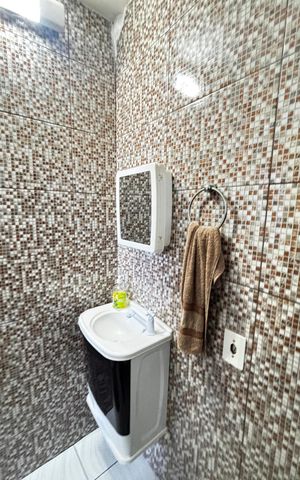 Casa à venda com 36m², 2 quartos e 1 vaga Casa à venda com 36m², 2 quartos e 1 vagaBanheiro