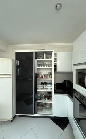 Casa à venda com 536m², 6 quartos e 5 vagas Casa à venda com 536m², 6 quartos e 5 vagasVaranda gourmet e Cozinha