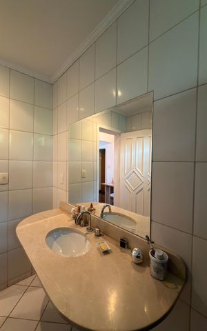 Casa à venda com 536m², 6 quartos e 5 vagas Casa à venda com 536m², 6 quartos e 5 vagasSuíte 1 Banheiro