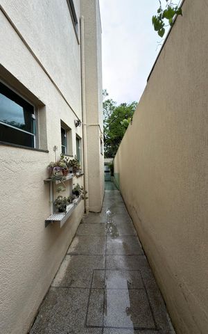 Casa à venda com 536m², 6 quartos e 5 vagas Casa à venda com 536m², 6 quartos e 5 vagasCorredor