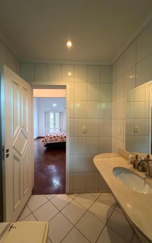 Casa à venda com 536m², 6 quartos e 5 vagas Casa à venda com 536m², 6 quartos e 5 vagasSuíte 1 Banheiro