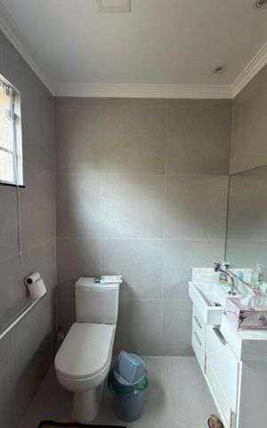 Casa à venda com 536m², 6 quartos e 5 vagas Casa à venda com 536m², 6 quartos e 5 vagasQuarto 6 suíte Banheiro