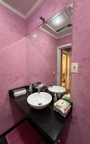 Casa à venda com 536m², 6 quartos e 5 vagas Casa à venda com 536m², 6 quartos e 5 vagasLavabo