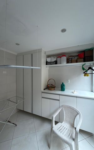 Casa à venda com 536m², 6 quartos e 5 vagas Casa à venda com 536m², 6 quartos e 5 vagasÁrea de Serviço