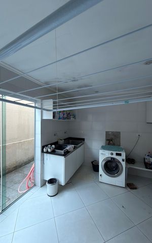 Casa à venda com 536m², 6 quartos e 5 vagas Casa à venda com 536m², 6 quartos e 5 vagasÁrea de Serviço