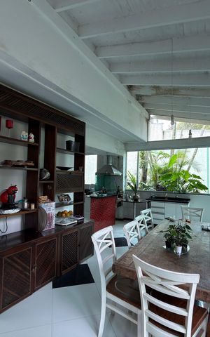 Casa à venda com 536m², 6 quartos e 5 vagas Casa à venda com 536m², 6 quartos e 5 vagasVaranda gourmet e Cozinha