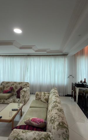 Casa à venda com 536m², 6 quartos e 5 vagas Casa à venda com 536m², 6 quartos e 5 vagasSala