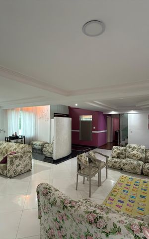 Casa à venda com 536m², 6 quartos e 5 vagas Casa à venda com 536m², 6 quartos e 5 vagasSala