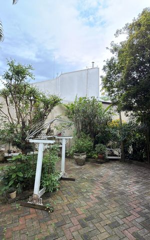 Casa à venda com 536m², 6 quartos e 5 vagas Casa à venda com 536m², 6 quartos e 5 vagasQuintal