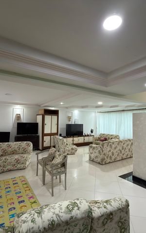 Casa à venda com 536m², 6 quartos e 5 vagas Casa à venda com 536m², 6 quartos e 5 vagasSala