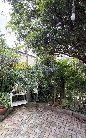 Casa à venda com 536m², 6 quartos e 5 vagas Casa à venda com 536m², 6 quartos e 5 vagasQuintal